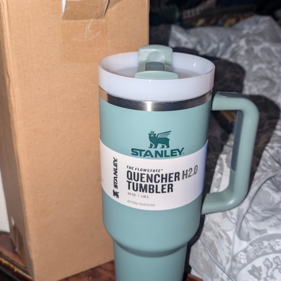 New In Box Stanley Quencher H2.0 40oz Tumbler - Color Shale - Picture 2 of 2